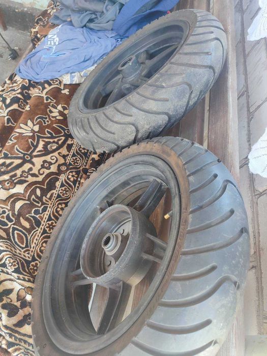 продам колеса від скутера 150 куб, диски в зборі 157qm. R13