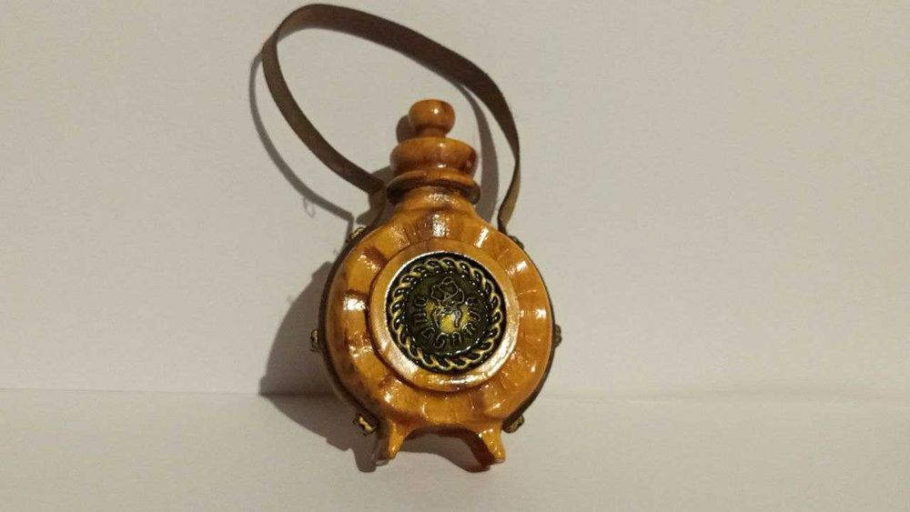 Традиционный болгарский футляр с кожаной ручкой