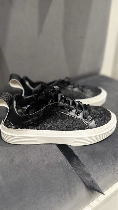 Trampki Chloe 39 wiązane koronka czarne piękne