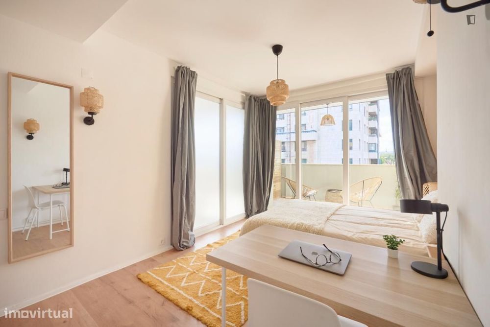 Quarto - localizado em Lapa Lisbon