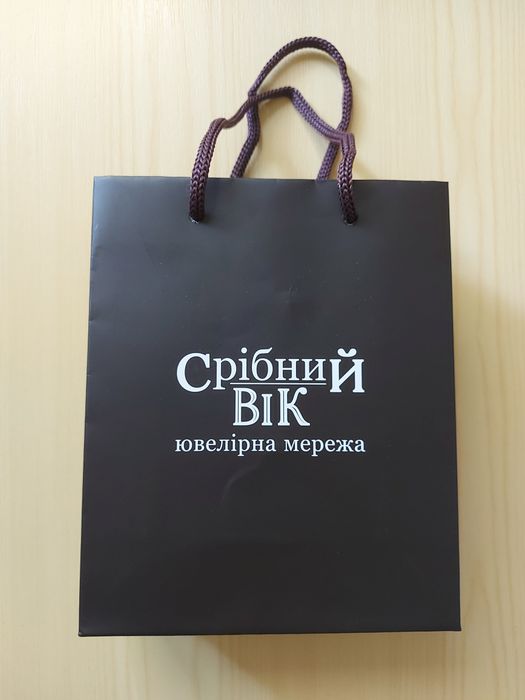 Пакети брендові подарункові