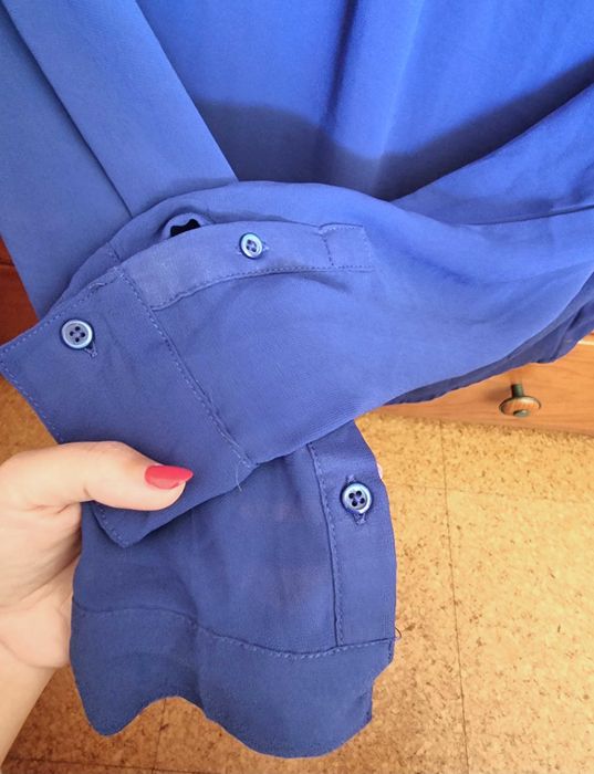 Camisa azul com transparência Bershka, tamanho XS