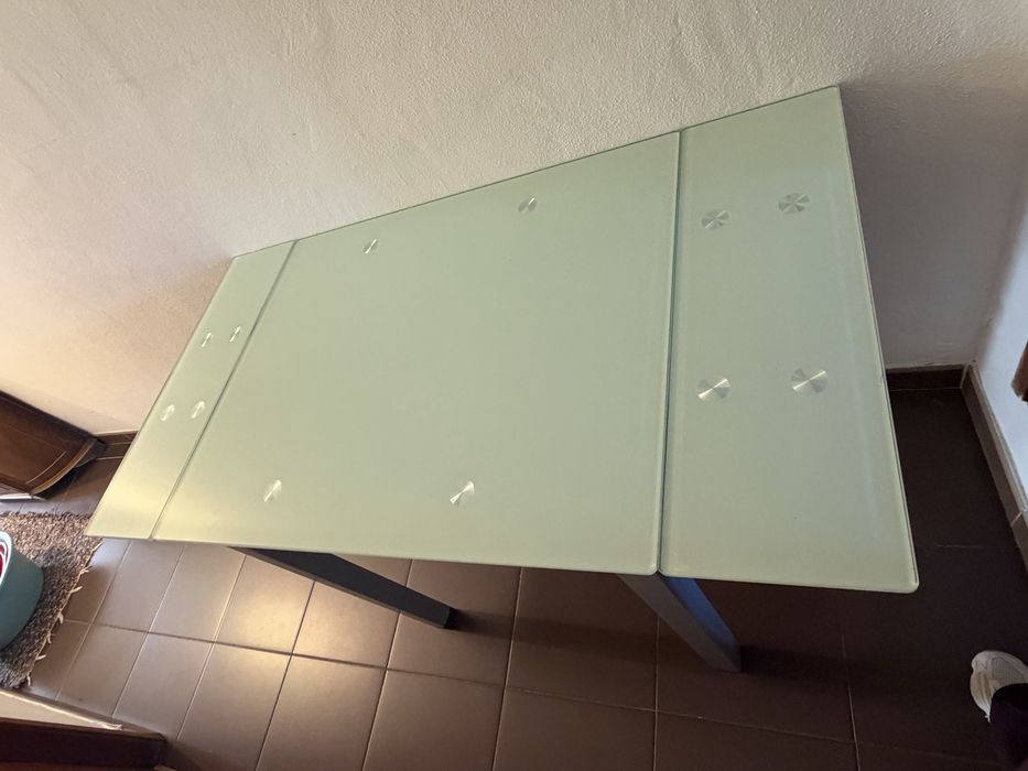 Mesa de cozinha em vidro extensivel