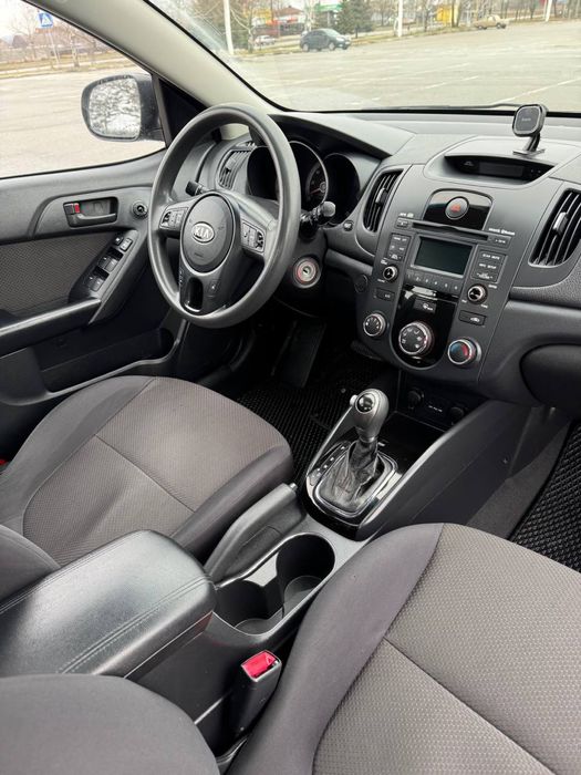 Kia Forte (Cerato) 2.0. 2012