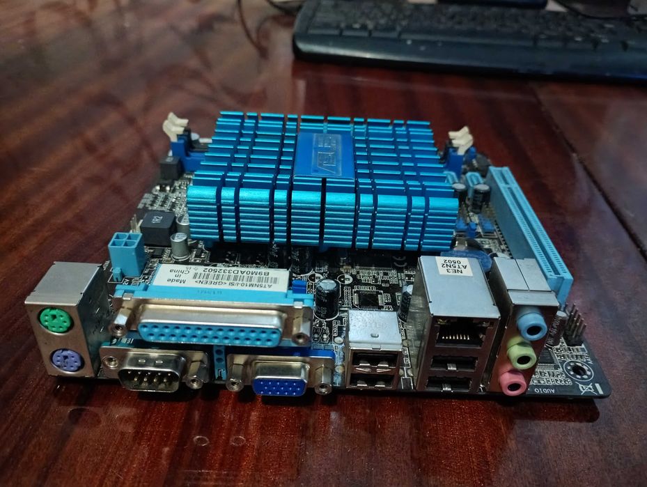 Материнська плата ASUS AT5NM10-I/SI