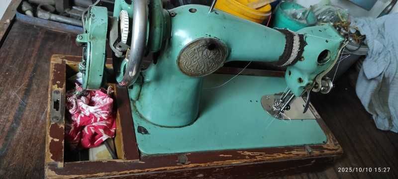 Ручная швейная машинка  ПМЗ им.Калинина