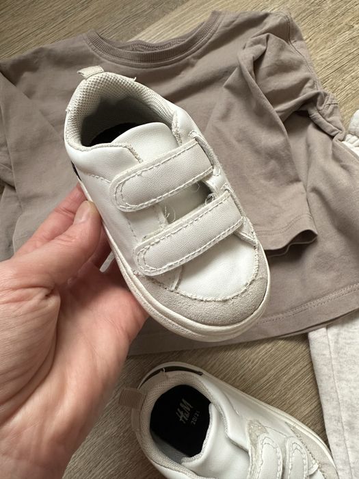 Лонгслів Zara та кросівки