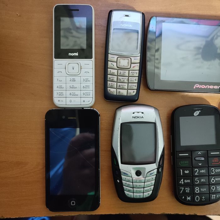 Мобильные телефоны