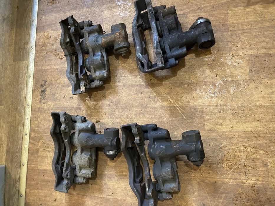 Задні супорта Mercedes Vario 614-815