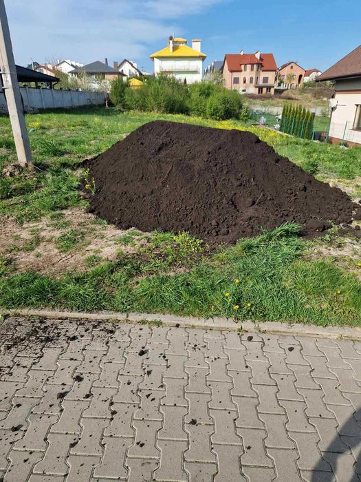 Чорнозем. Чернозем. Земля. Грунт. вивіз сміття