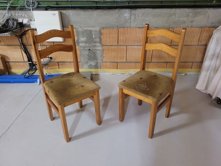Stół + plus kanapa + 2 stołki