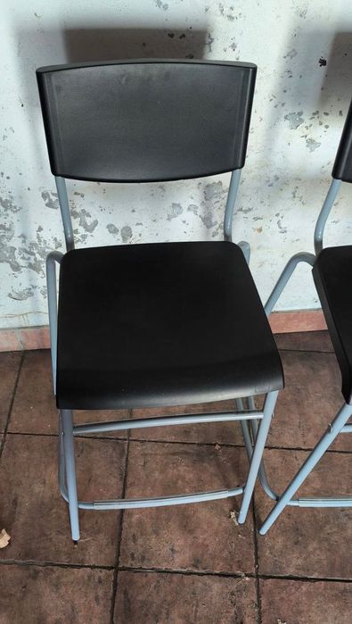 4 Cadeiras de encosto alto
