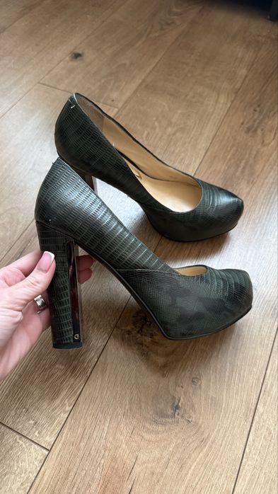 Туфлі 36розмір на стійкому каблуку