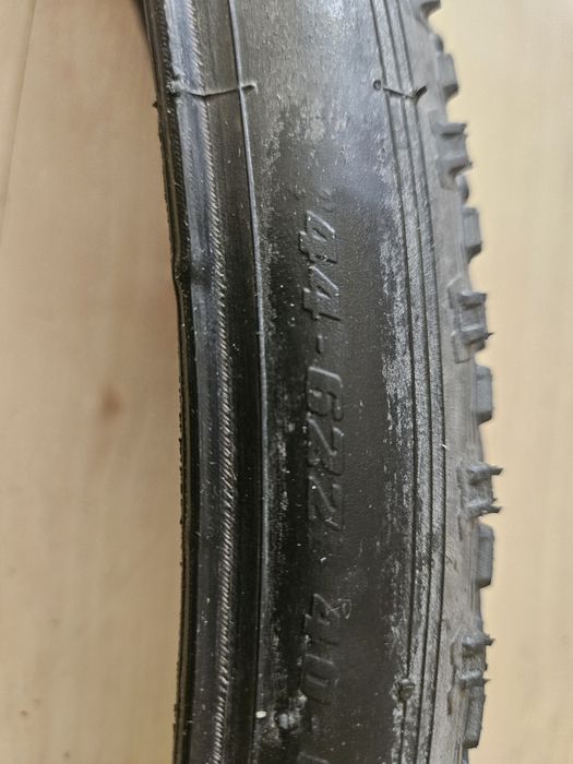 Dwie prawie nowe opony. Vee Tire Rocket Man 700 44 gravel 28x1.70.