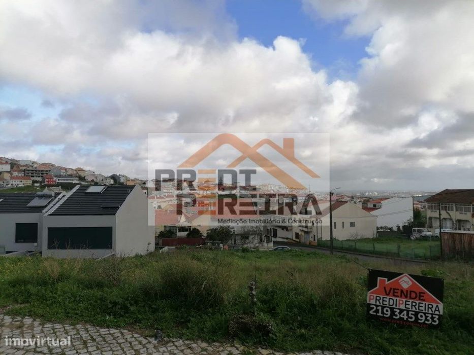 Lote de terreno urbano com 225 m2, para moradia geminada, composta ...