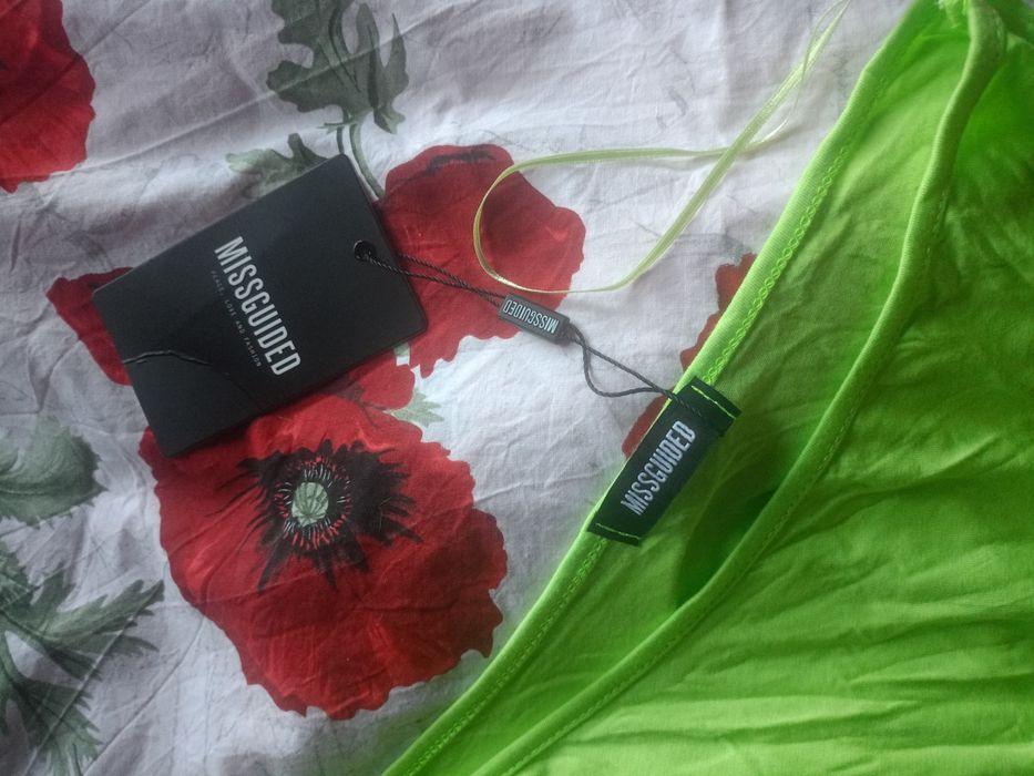 Kombinezon letni na jedno ramię