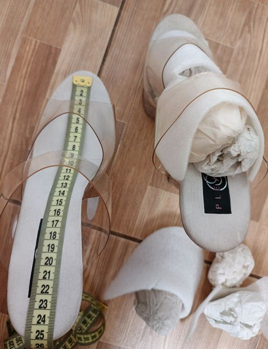 Продам обувь Pleaser