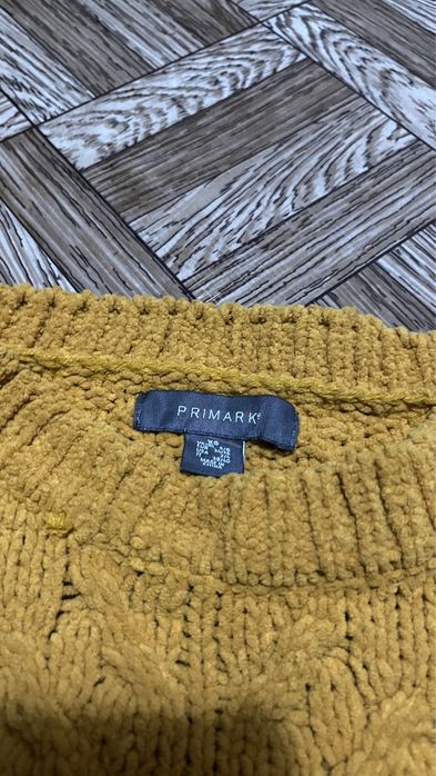 Жовтий светр primark