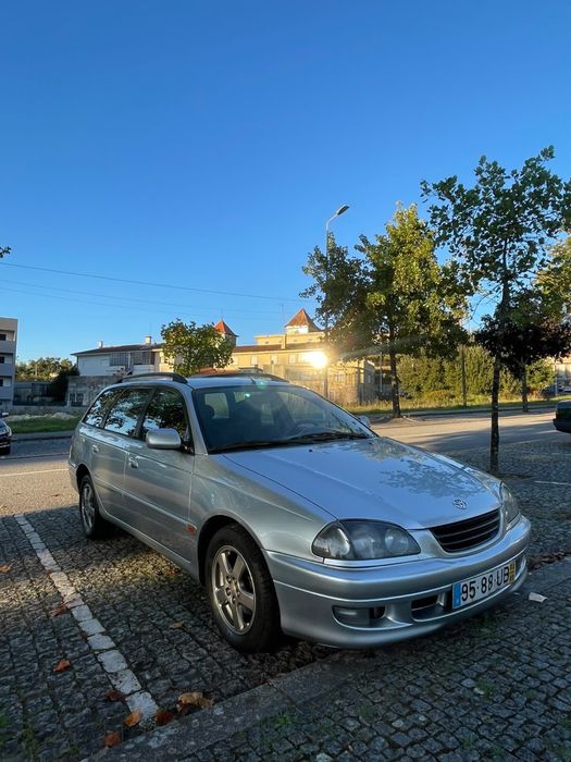 Toyota Avensis SW — photo 2
