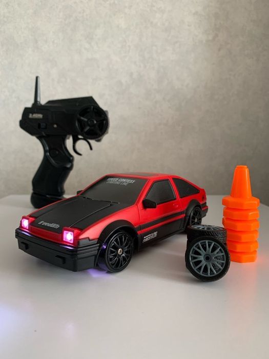 Дрифт машинка 4WD на радіокеруванні на пульті Toyota AE86 Nisan GT-R