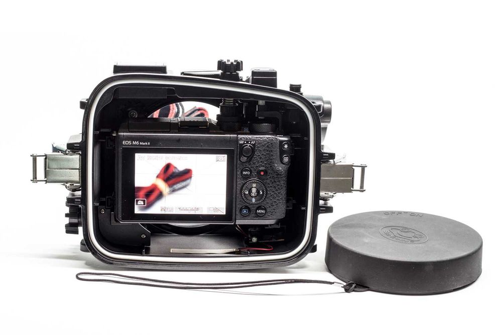 Canon M6 Mark II + caixa estanque Seafrogs + Acessórios