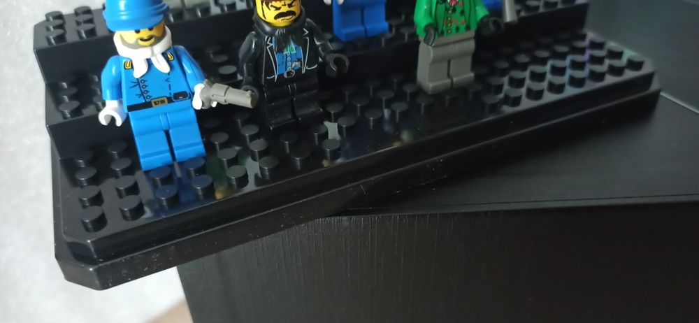 Ekspozytor na minifigurka LEGO gablotka