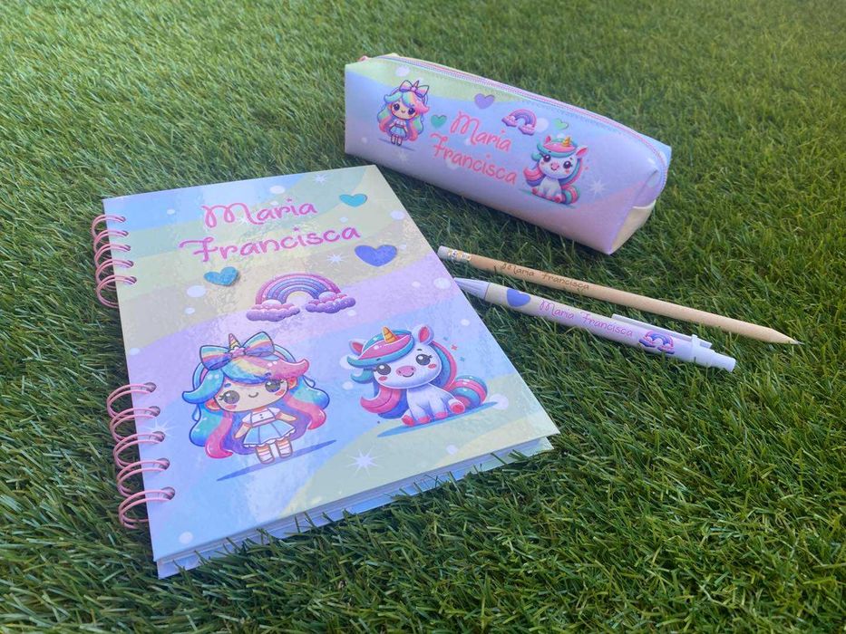 Caderno, Lápis, Estojo e Caneta Personalizados