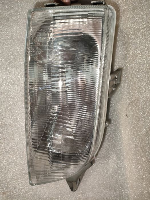 Ótica Fiat Punto do lado direito.
