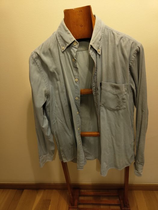 Camisas de várias marcas