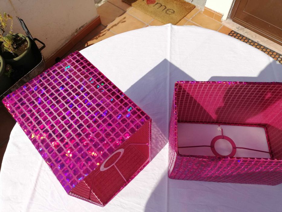 2 About jour Mesa cabeceira, rosa choque.