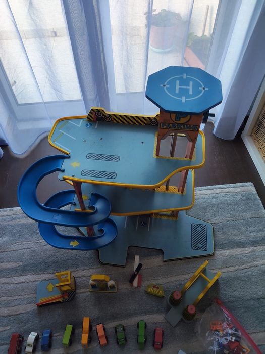 Garagem de brincar em madeira