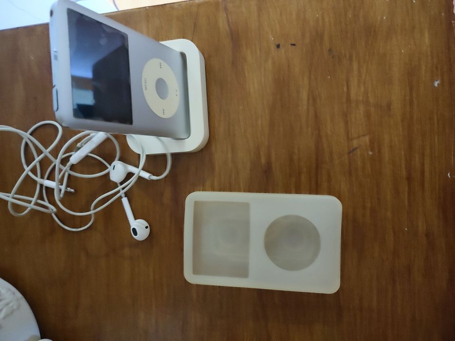 iPod classic 120 GB64170816307458123