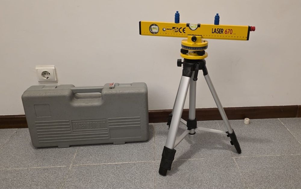 Laser com tripé e mala