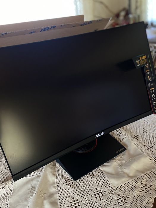 Vende-se Monitor Curvo TUF GAMING VA 23.6 ASUS 144HZ
