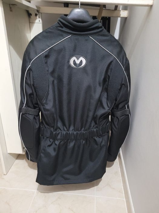 Casaco e 2 pares de luvas