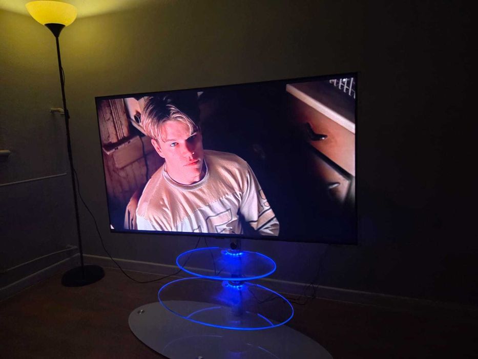 Stolik TV z uchwytem