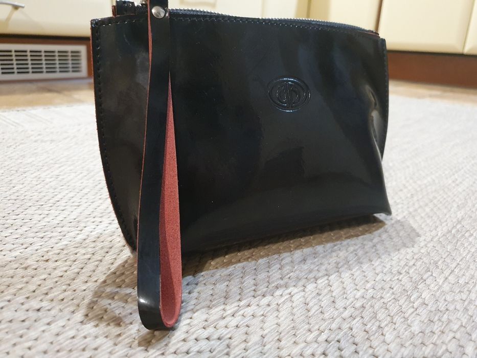 Kosmetyczka skórzana lakierowana 22x14