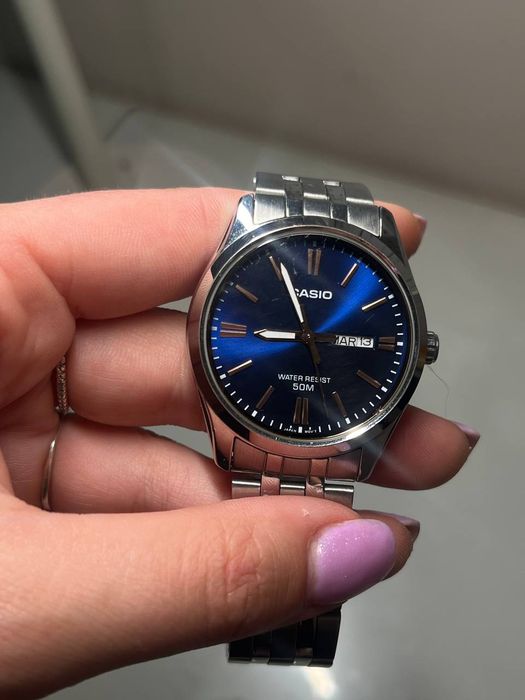 Продаю оригінальний годинник Casio у хорошому стані