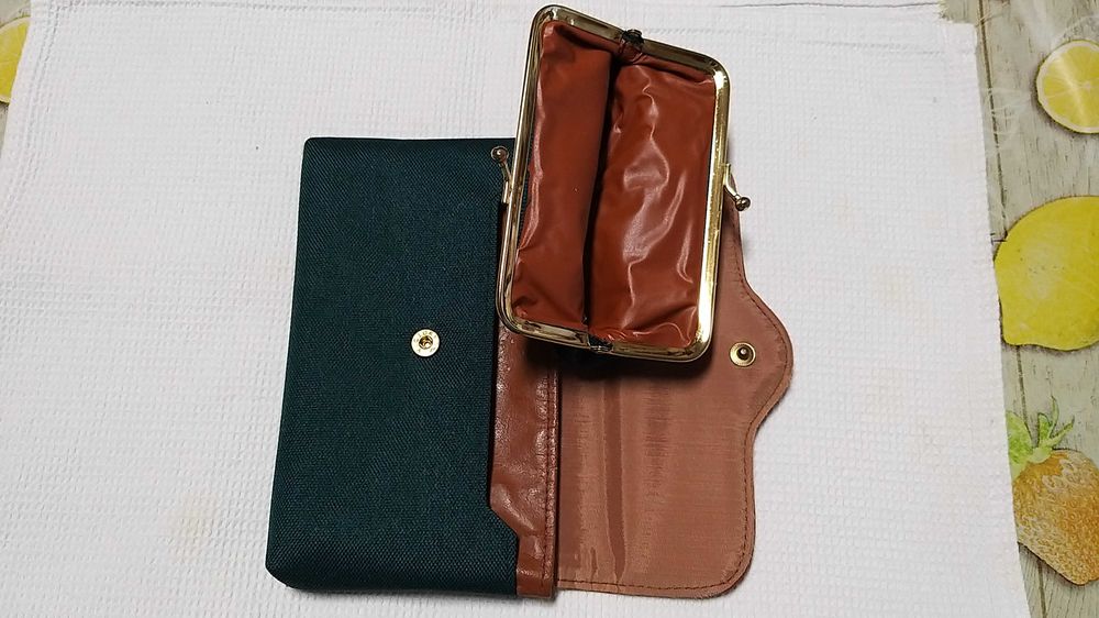 carteira verde NOVA, com porta moedas extra