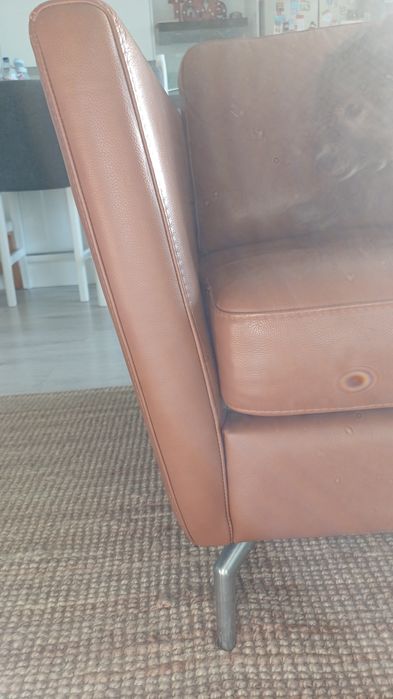 Sofá e otomana em pele Boconcept