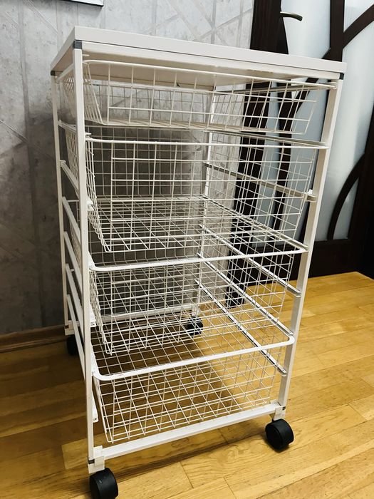 Regał biały na kółkach