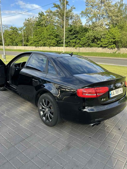 Audi A4 b8 2013  2.0 бензин ,