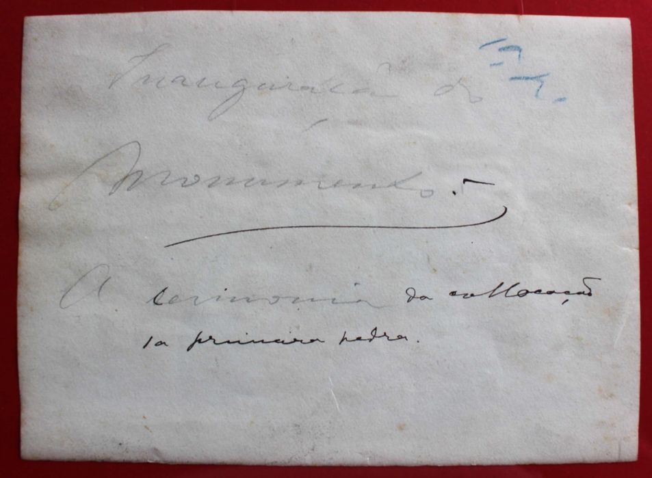 Rei D. Manuel II colocando a 1ª pedra de um monumento.