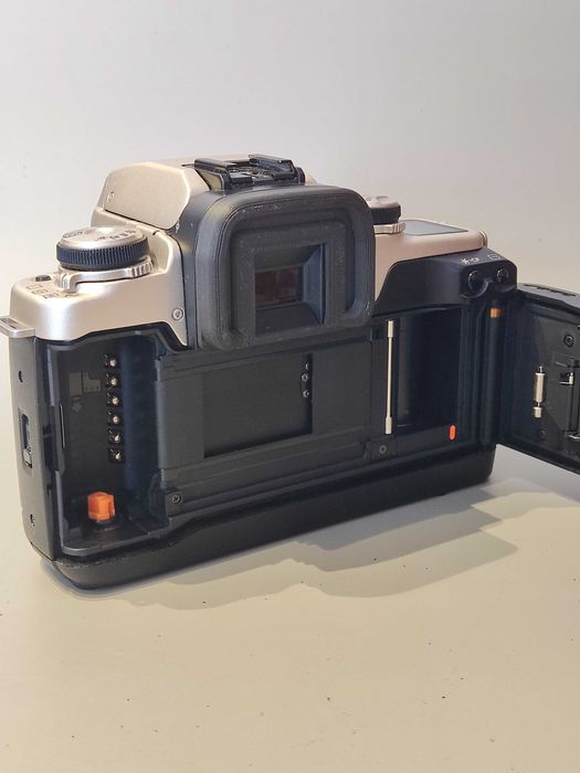 Canon EOS 50E - Câmara Analógica