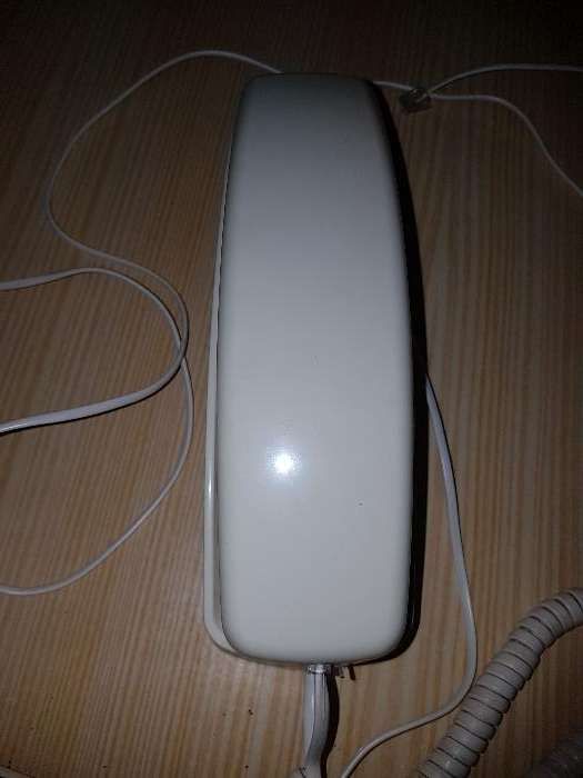 Telefones.  Antigos já não tenho o vermelho
