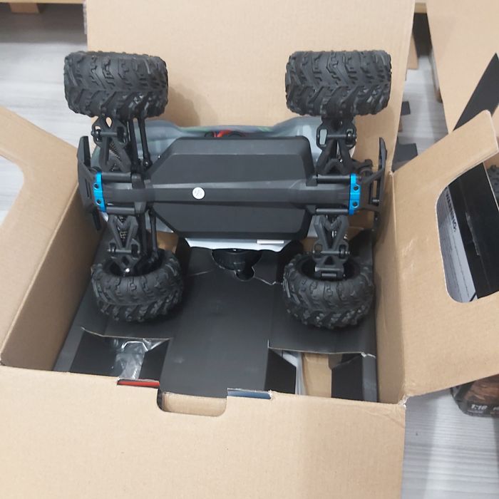 Model zdalnie sterowany 4x4 rc v-max 40 kmh  akumulator
