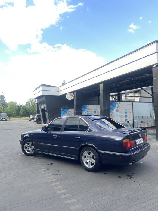 BMW e34 m50b25.