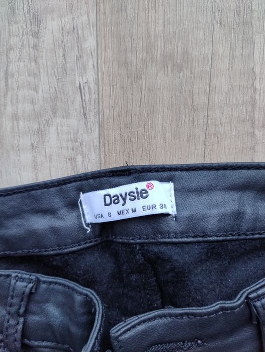 Spodnie woskowane Daysie czarne rurki ocieplane M wysoki stan