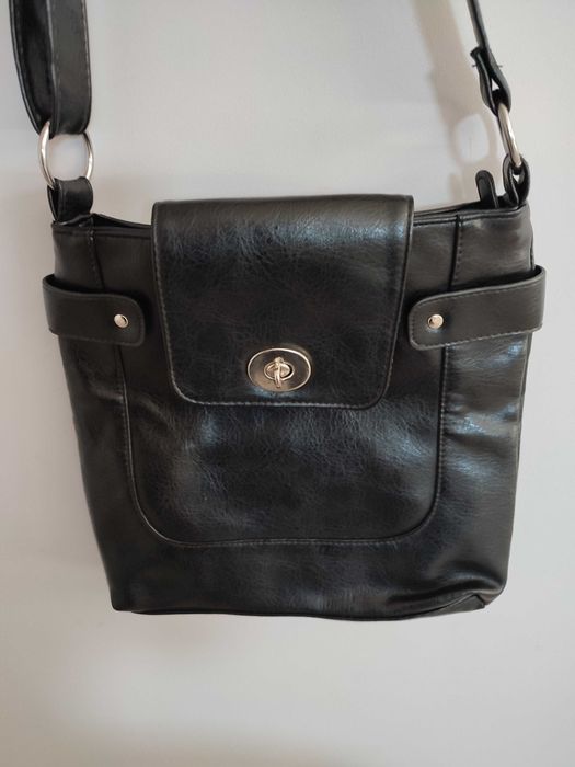 Elegancka czarna torebka damska listonoszka crossbody
