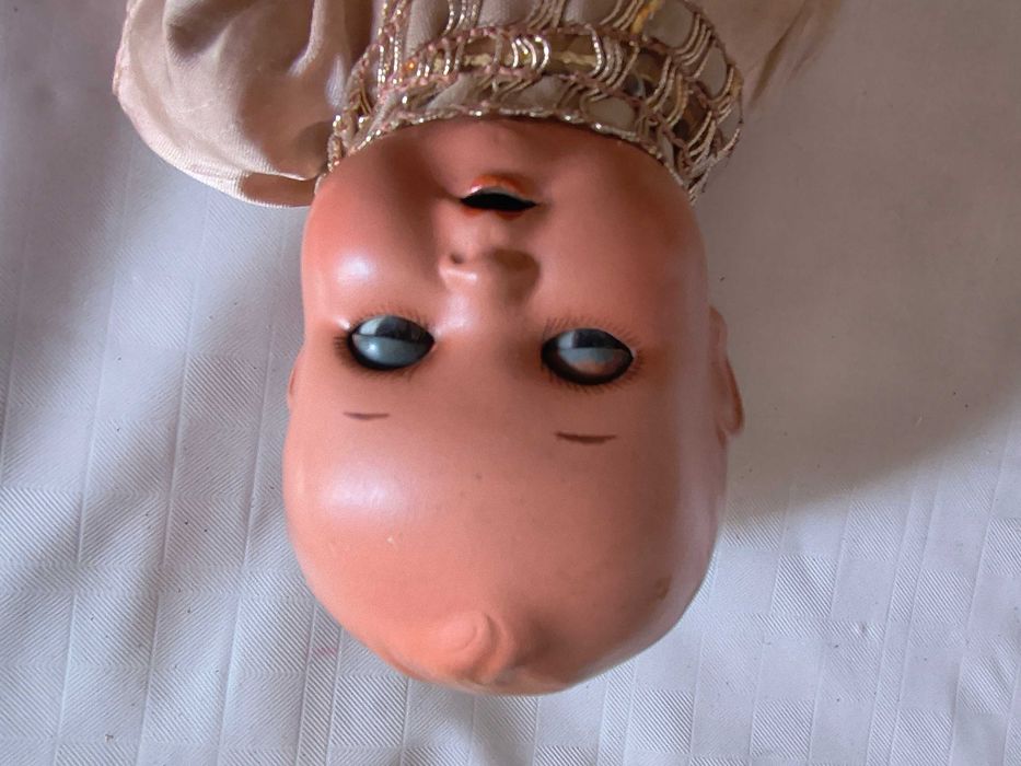 Lalka stara w dobrym stanie. Zamienię